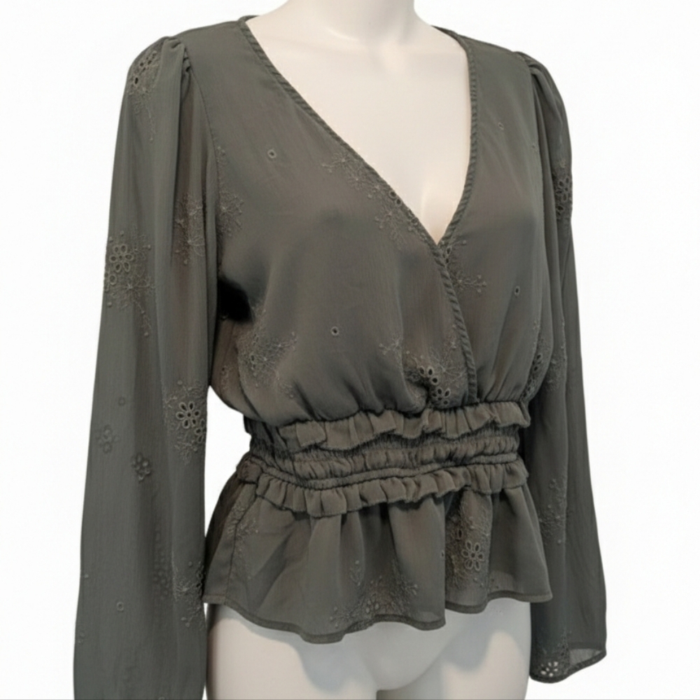 ASTR the Label Sage Embroidered Smocked Blouse L Lace Peasant Romantic Boho Chic